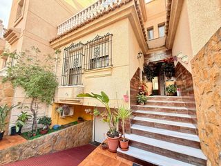 Semi detached house in Roquetas pueblo. Gran casa adosada a la venta