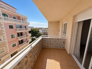 Appartamento in Las Salinas. Precioso piso de dos dormitorios con piscina cerca del mar