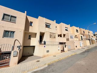 Casa a schiera  Calle hilarion eslava (an). Se vende amplio tríplex, junto a pedro muñoz seca y el palacio d