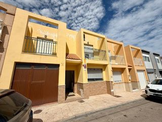 Casa adosada en La Gangosa. Se vende vivienda unifamiliar en la gangosa