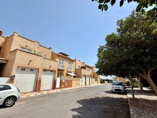 Semi detached house in La Gangosa. Fantastica oportunidad en una zona tranquila