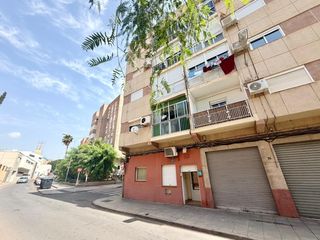 Local Comercial en Calle MENENDEZ PIDAL