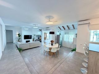Chalet in Aguadulce Norte. Fantástica casa independiente en aguadulce centro