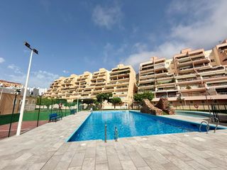 Pis  Calle calle escucha. Vivienda de tres dormitorios en primera linea, puerto deportivo