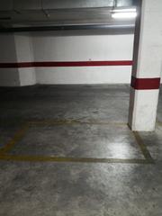 Aparcament cotxe a Huerta de la Reina - Trassierra. Amplia plaza de moto en venta, zona el vial, cordoba