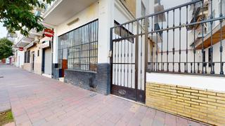Local commercial à Huerta de la Reina - Trassierra. Interesante local comercial de 45 metros cuadrados haciendo esqu