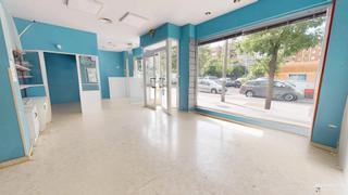 Lloguer Local Comercial a Vista Alegre - Parque Cruz Conde. Gran local comercial de 140 metros cuadrados, con fachada de 9 m