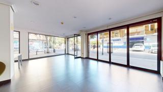 Alquiler Local Comercial en Santa Rosa - Valdeolleros. Presentamos magnifico local haciendo esquina con avda. amogavare