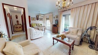 Pis a Huerta de la Reina - Trassierra. Vivienda de 3 dormitorios convertido en 2. situada proximo a la