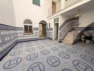 Casa  Calle barroseco. Amplia casa con patios y terraza en el corazón de fernán nuñez