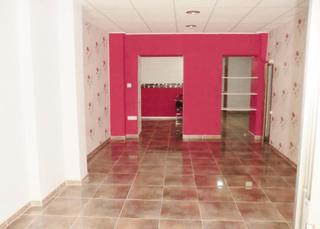 Lloguer Local Comercial en Plaza de Toros-Avenida Chap-Trinquete. Local comercial en elda