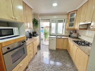 Etagenwohnung in Petrer. Piso 1 con entrada independiente y sin vecinos en elda, zona ant