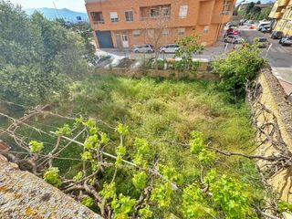 House in Maestro Carrascosa - Banda de Música. Amplia casa con terreno en villena