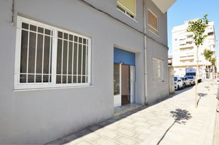 Rent Business premise in Plaza de Toros-Avenida Chapí-Trinquete. Local comercial en elda, zona ficia