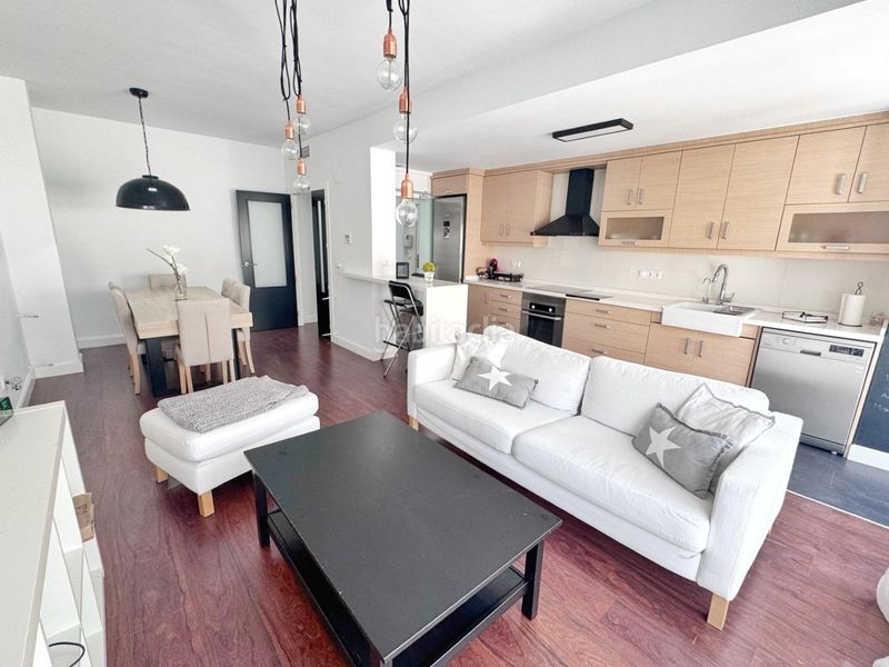 Foto e64f8375-9807-4470-87d9-ce3ad91f5c48. Rent duplex with parking in Plaza Castelar - Mercado Central Elda