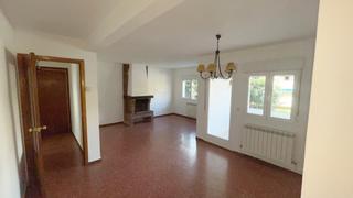 Miete Appartement  Calle calle del siete. Maravilloso piso de 3 habitaciones y plaza de parking en alquile