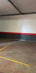 Autoparkplatz in Centro-Manguilla. Se venden plazas de aparcamiento para coche grande en el escoria