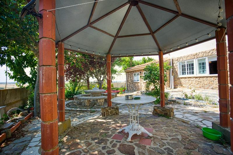 Foto 7c033572-df15-47de-9692-0f7ca7aee320. Chalet in calle de las prolesiones in Zona Rural Ávila