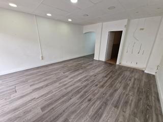 Alquiler Local Comercial en Avinguda 11 de setembre 63. Disponible