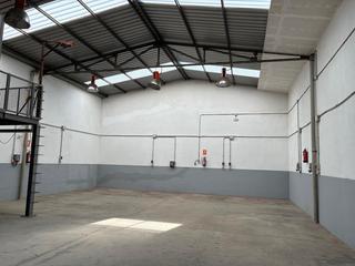 Miete Fabrikhalle in Polinyà. Disponible