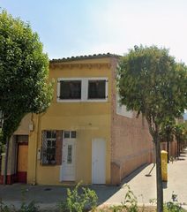 Casa  Avinguda 11 de setembre. Casa independiente en venta en la llagosta con jardín y totalmen