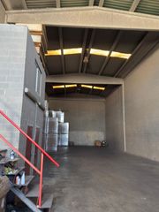 Lloguer Nau industrial a Can Roses. Nave industrial en rubí – altura 7,5 m + acceso trailers