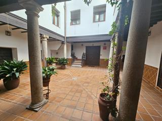 Miete Etagenwohnung in Casco Histórico. Piso de tres dormitorios en toledo