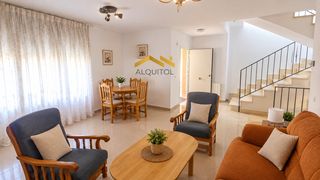 Location Maison jumelée à Santa María de Benquerencia. Casa adosada de cuatro dormitorio