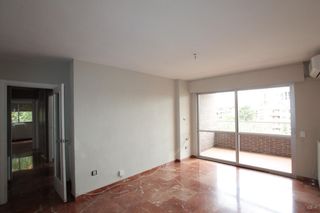 Lloguer Pis  Calle sos del rey católico. Luminoso piso de 4 dormitorios y terraza con vistas al parque.