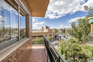 Pis a Avenida de madrid 20. Piso señorial de 182 m2 en avenida madrid amplitud, luz y posibi