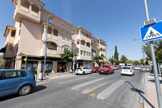 Pis  Avenida de sierra nevada. Magnifico piso con dos plazas de garaje en cenes de la vega!
