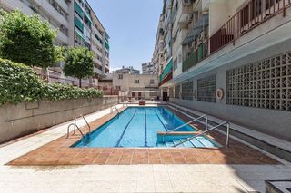 Flat  Calle adelfa. Elegancia y amplitud en jardín de la reina