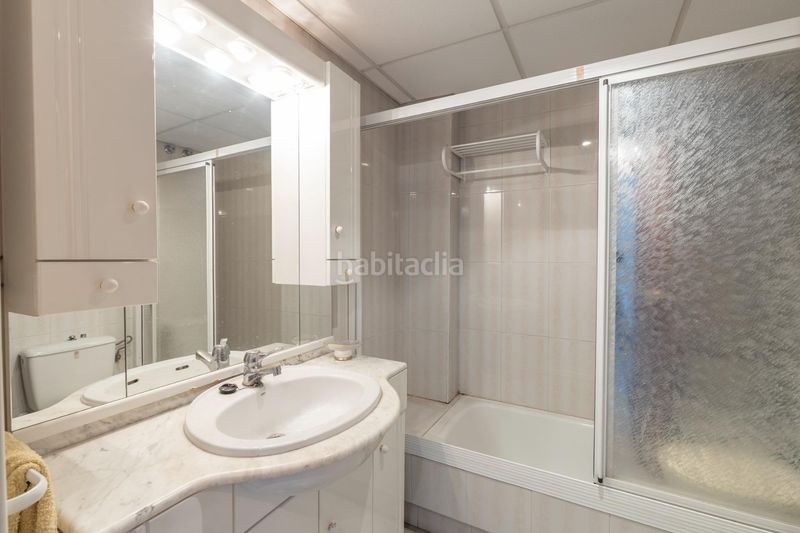 Foto 069bdaff-07b9-4c9a-af52-d25e8318f094. Casa pareada en calle de almajara 27 exclusiva vivienda con piscina en la zona del serrallo con piscina comunitaria en Granada