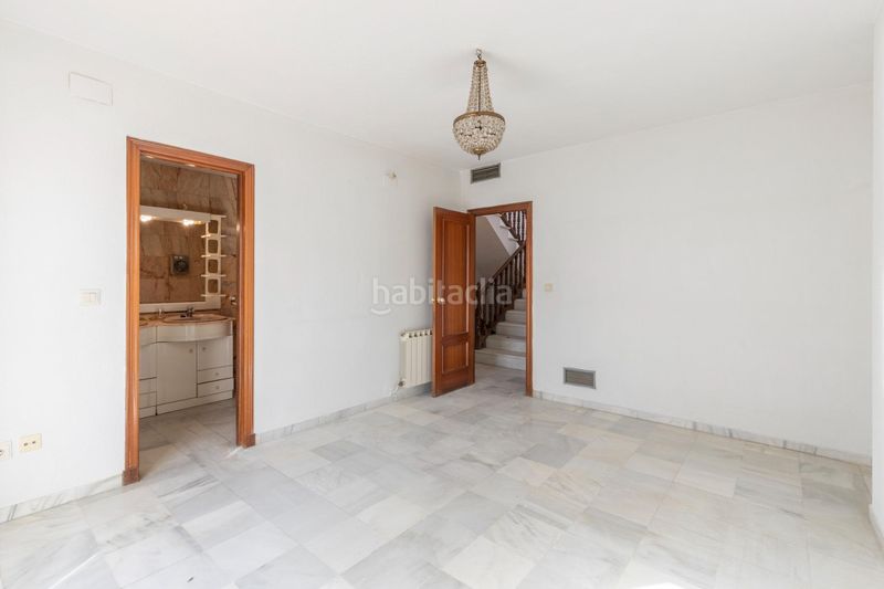 Foto 07700d64-2996-49c3-a8ee-ec4f62182464. Casa pareada en calle de almajara 27 exclusiva vivienda con piscina en la zona del serrallo con piscina comunitaria en Granada