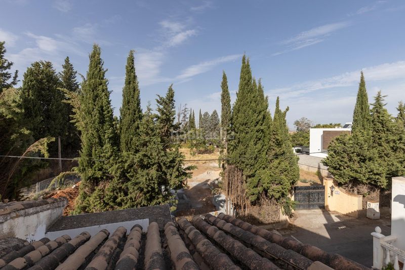 Foto 09aacd3f-9937-42da-97e9-75f35dabe8a4. Casa pareada en calle de almajara 27 exclusiva vivienda con piscina en la zona del serrallo con piscina comunitaria en Granada