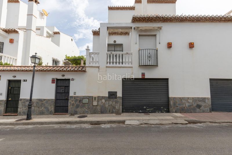 Foto 206a9a5a-8a79-4d1d-8117-39af8fb2831e. Casa pareada en calle de almajara 27 exclusiva vivienda con piscina en la zona del serrallo con piscina comunitaria en Granada