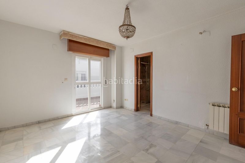 Foto 36783b7a-8277-487a-ab74-8f1210668f08. Casa pareada en calle de almajara 27 exclusiva vivienda con piscina en la zona del serrallo con piscina comunitaria en Granada
