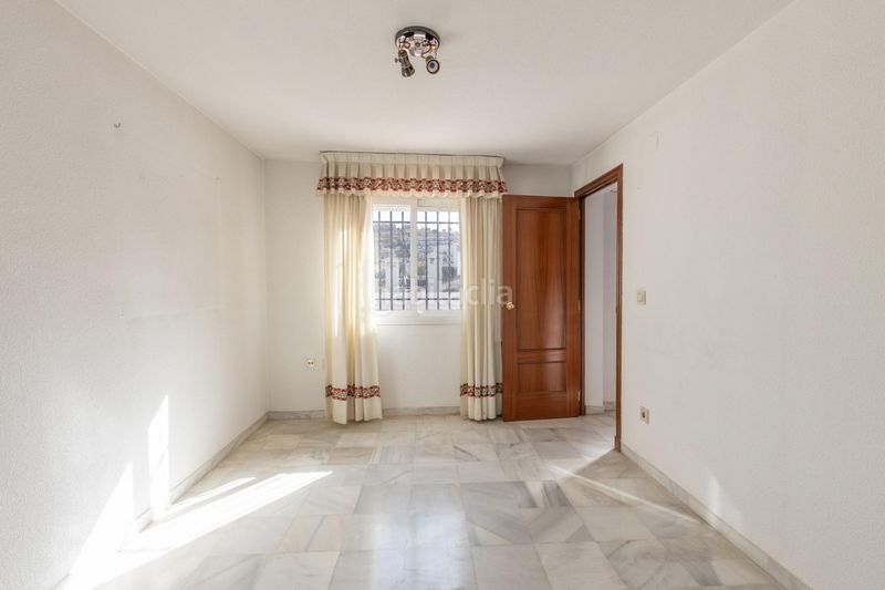 Foto 47dc115e-7415-4357-af0e-a374d9eb7cb3. Casa pareada en calle de almajara 27 exclusiva vivienda con piscina en la zona del serrallo con piscina comunitaria en Granada