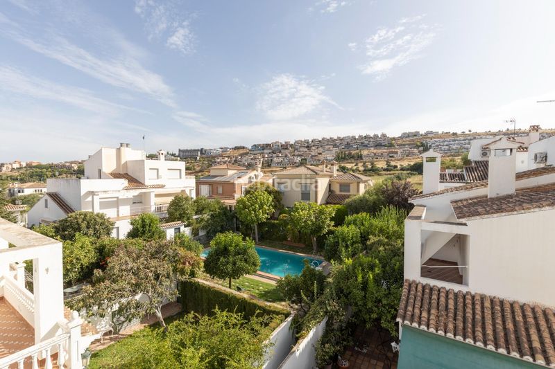 Foto 9bb06aec-d94f-4a82-9b02-78886e85bf3c. Casa pareada en calle de almajara 27 exclusiva vivienda con piscina en la zona del serrallo con piscina comunitaria en Granada