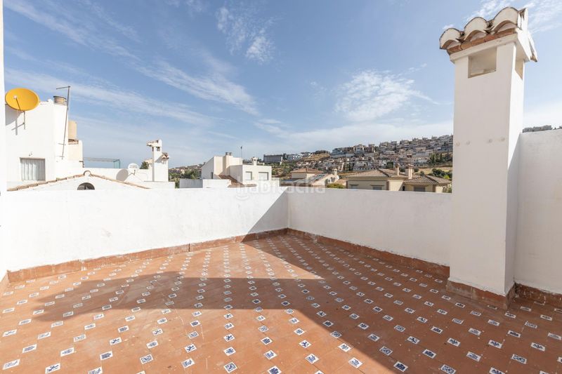Foto a03f4e34-f136-42d6-946c-63b4514e4a67. Casa pareada en calle de almajara 27 exclusiva vivienda con piscina en la zona del serrallo con piscina comunitaria en Granada