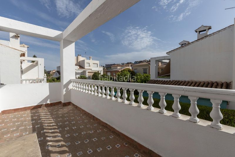 Foto ac2a173d-b893-4378-bad3-d779ee1505c3. Casa pareada en calle de almajara 27 exclusiva vivienda con piscina en la zona del serrallo con piscina comunitaria en Granada
