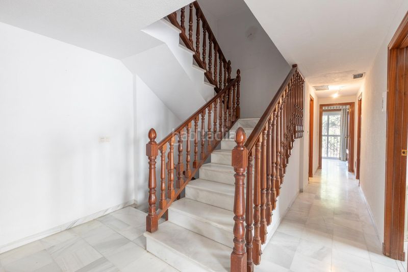 Foto c0364ff3-f10f-4bdb-a2bb-18d31dfeaba4. Casa pareada en calle de almajara 27 exclusiva vivienda con piscina en la zona del serrallo con piscina comunitaria en Granada