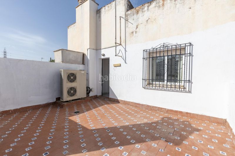 Foto c0dc0fa7-a7c3-424e-93ff-8460f91f810f. Casa pareada en calle de almajara 27 exclusiva vivienda con piscina en la zona del serrallo con piscina comunitaria en Granada