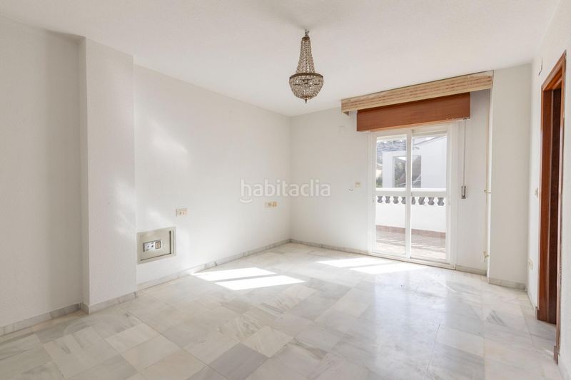 Foto c791dbbb-4f34-47ae-8bdb-2e618ea9a75d. Casa pareada en calle de almajara 27 exclusiva vivienda con piscina en la zona del serrallo con piscina comunitaria en Granada