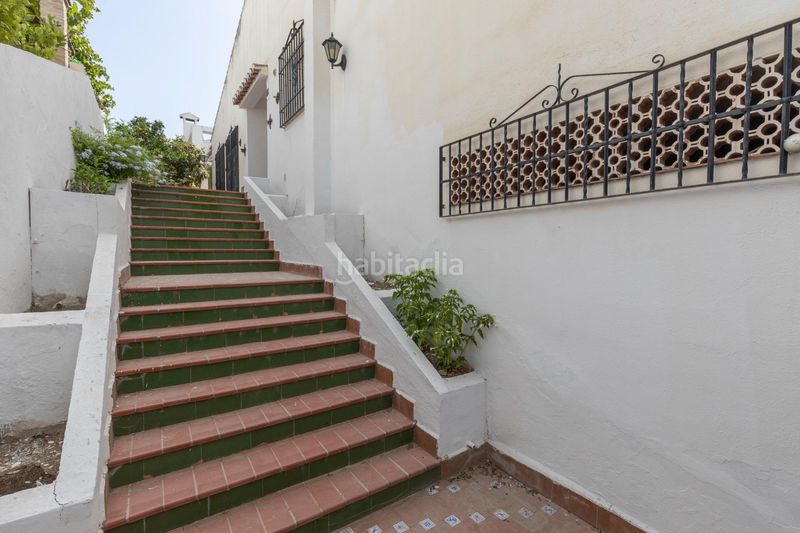 Foto c8222c22-518a-4a9f-b88a-73801ad6c7d9. Casa pareada en calle de almajara 27 exclusiva vivienda con piscina en la zona del serrallo con piscina comunitaria en Granada