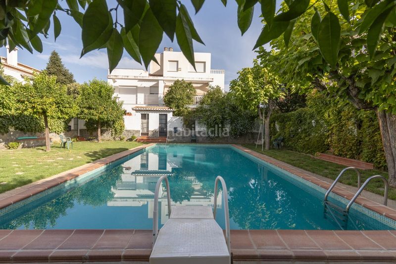Foto cb5423ca-1cd4-4180-a8a4-d4d991779901. Casa pareada en calle de almajara 27 exclusiva vivienda con piscina en la zona del serrallo con piscina comunitaria en Granada