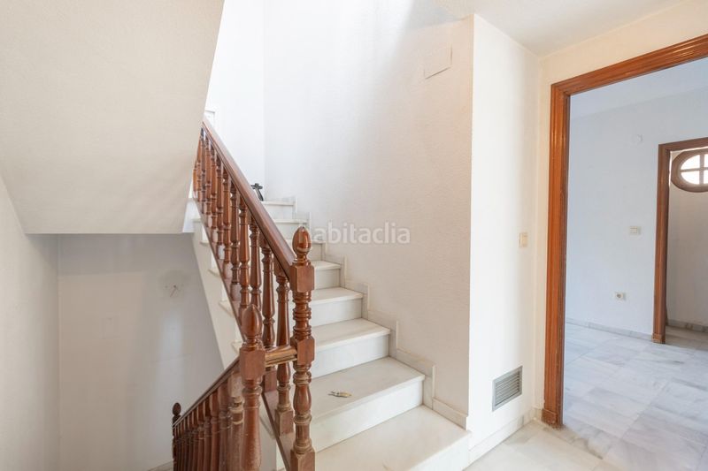 Foto e0ec1fcb-1003-46a7-85cb-e566bf9fe626. Casa pareada en calle de almajara 27 exclusiva vivienda con piscina en la zona del serrallo con piscina comunitaria en Granada