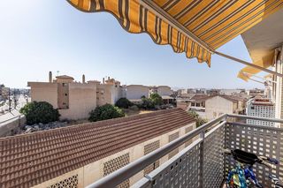 Piso en Casco Histórico. Piso con garaje junto al metro en churriana