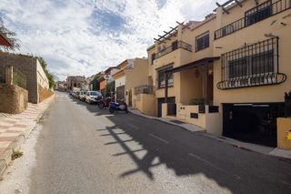 Casa adossada  Calle de sierra nevada. Amplio vivenda unifamiliar en el corazón de huetor vega