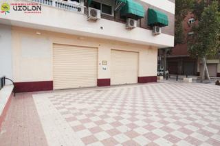 Miete Geschäftsraum  Calle francisco de quevedo. Alquiler de local comercial, 3 dependencias con 3 escaparates a